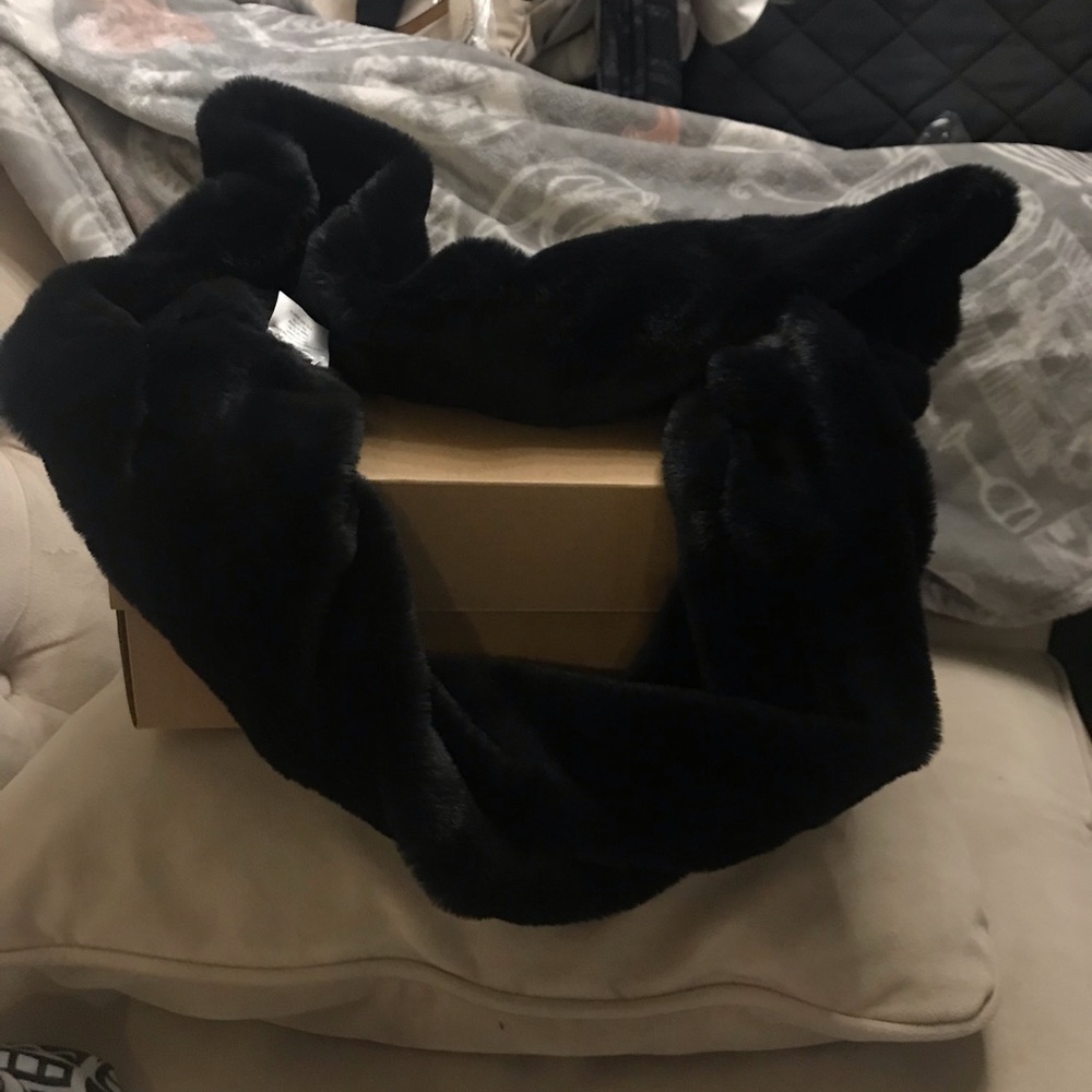 Faux fur wrap very comfortable and flattering